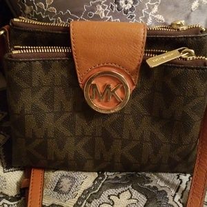 Michael kors crossbody